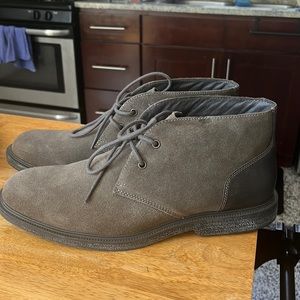 Brand new Bass Chukka leather upper shoes